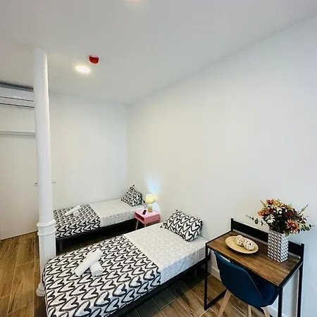 Hostel Costa-luz Bejar 28-30 *
