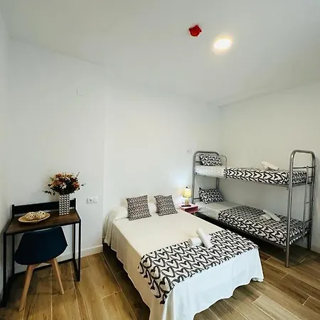 Hostel Costa-luz Bejar 28-30 *